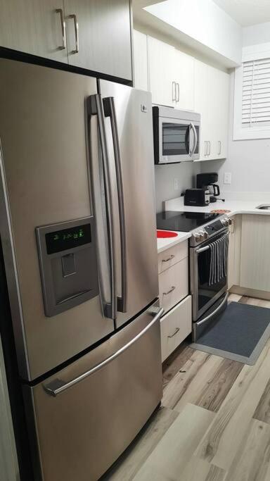 Carsonway Basement Suite Edmonton Bagian luar foto