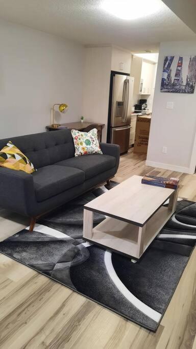 Carsonway Basement Suite Edmonton Bagian luar foto