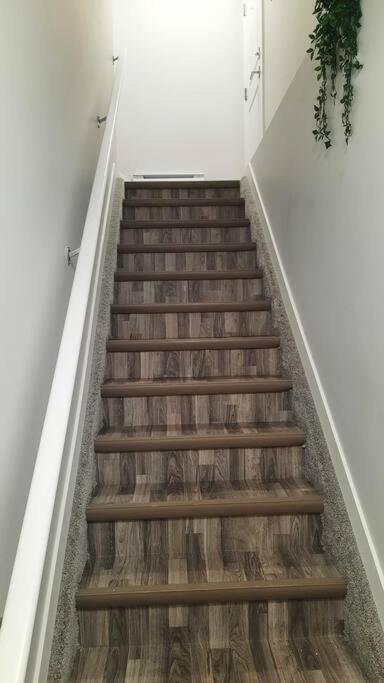 Carsonway Basement Suite Edmonton Bagian luar foto