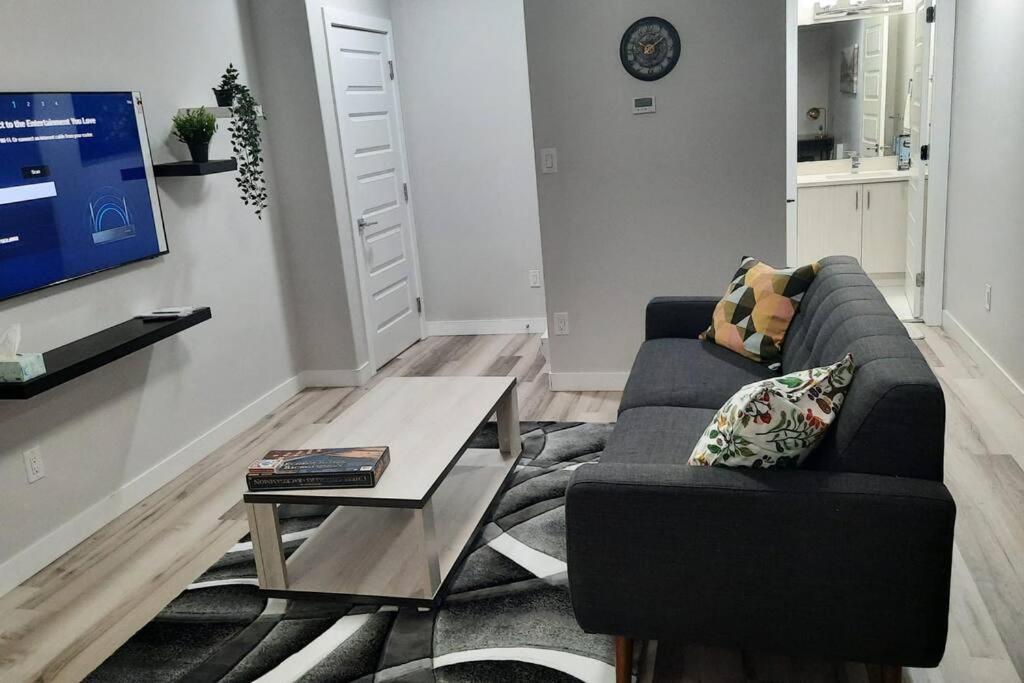 Carsonway Basement Suite Edmonton Bagian luar foto