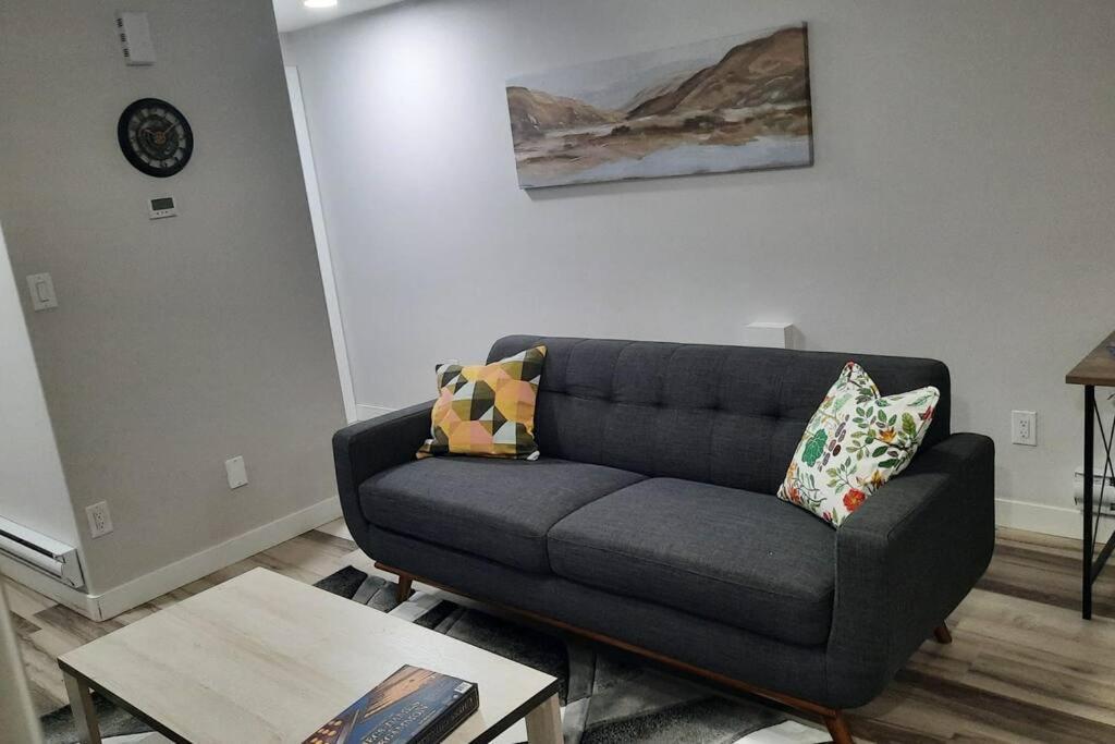 Carsonway Basement Suite Edmonton Bagian luar foto