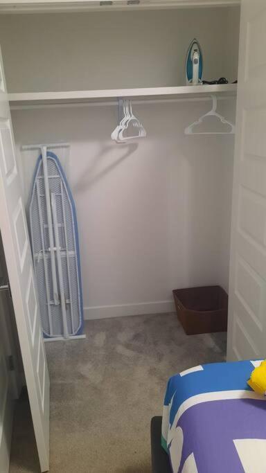 Carsonway Basement Suite Edmonton Bagian luar foto